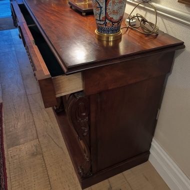 A  Robert Strahan two door mahogany side cabinet - Image 4